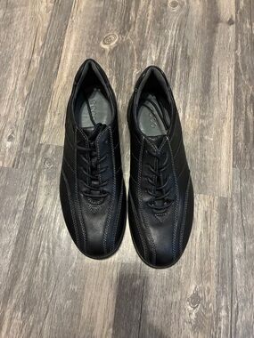 Ecco Black Leather Lace-Up Women's Casual Flats